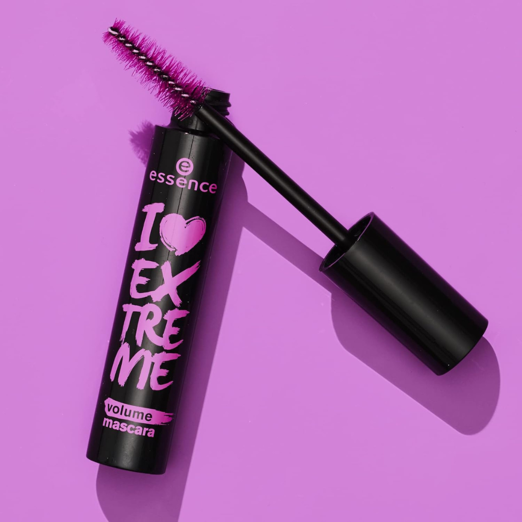 essence I LOVE EXTREME Volume Mascara with extra-large fibre brush, ultra-black pigments for bold dramatic lashes and extreme volume
